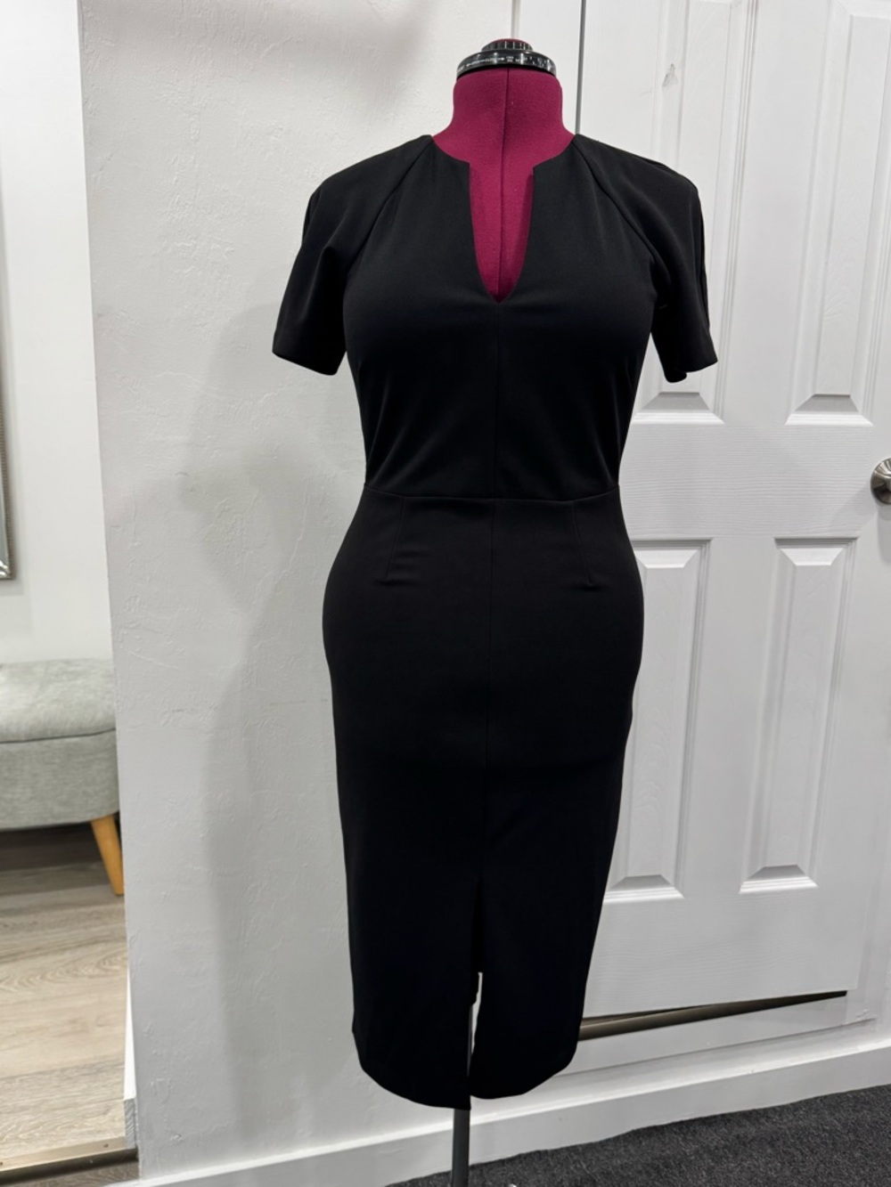Alexia Admor Black Short-Sleeve Midi Sheath Dress